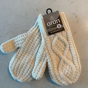 NWT, Irish Wool Mittens from Co. Mayo, Ireland. Great Holiday gift! Size Small